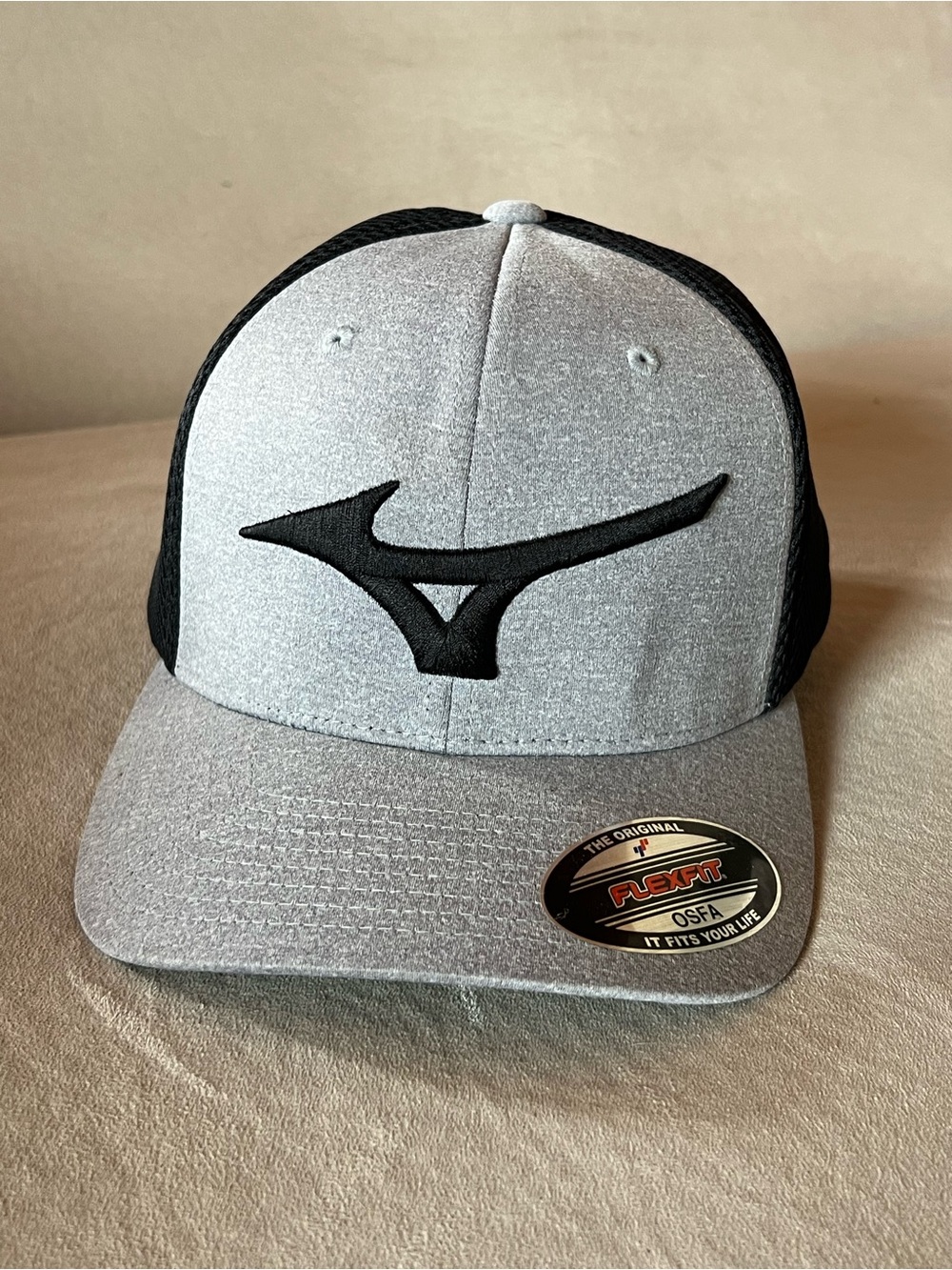 Mizuno Flexfit Baseball Cap L/XL Grey Black Mesh Trucker Hat Performance Logo